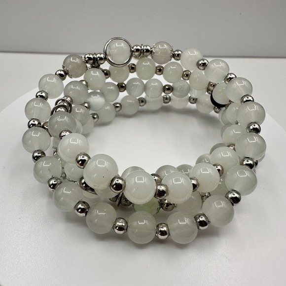 The Unbranded Brand Jewelry - Vintage 90s White Quartz Beaded Wrap Bracelet Silver Tone Boho Statement Jewelry